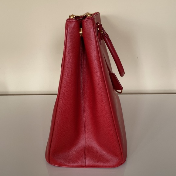 Authentic Prada Extra large Galleria Tote - Picture 5 of 16